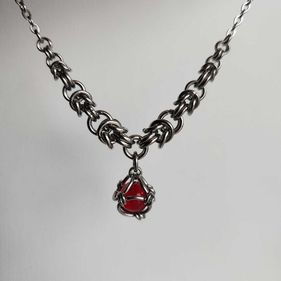 Gothic Victorian vampire blood red and silver chainmail choker necklace - Picture 6 of 10